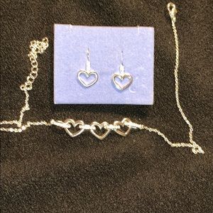 ⚜️5/$25⚜️ Silver toned necklace and earring set
